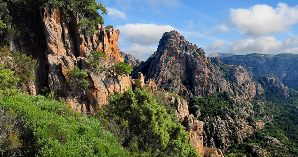 Les crêtes rocheuses de Corse.